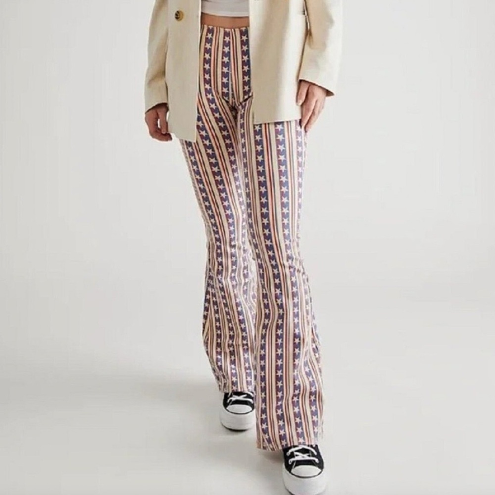 AMAZING Free People Penny Pull-on Stars and Stripes Bell Bottoms Flared Jeans 27
